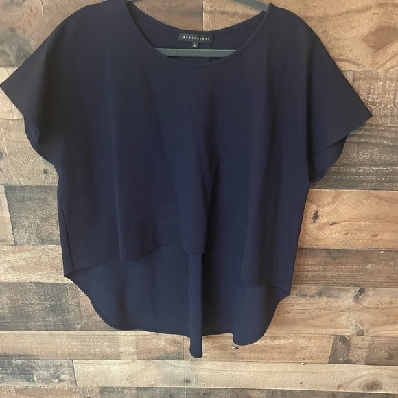 Sophisticated navy high low top - Picture 1 of 3